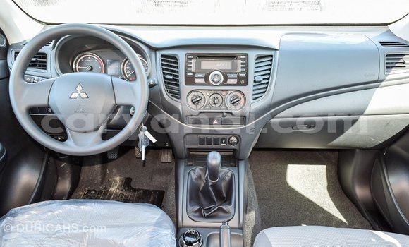 Acheter Import Voiture Mitsubishi L200 Blanc à Import - Dubai, Zambie Acheter Import Voiture Mitsubishi L200 Blanc à Import - Dubai, Zambie