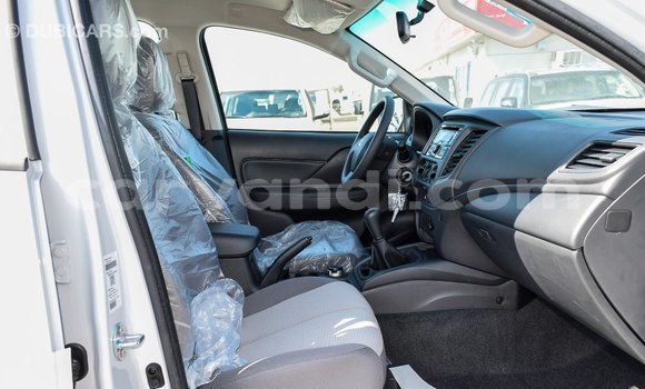 Acheter Import Voiture Mitsubishi L200 Blanc à Import - Dubai, Zambie Acheter Import Voiture Mitsubishi L200 Blanc à Import - Dubai, Zambie