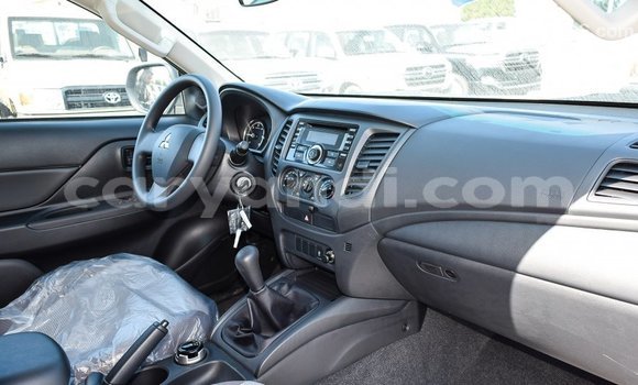 Acheter Import Voiture Mitsubishi L200 Blanc à Import - Dubai, Zambie Acheter Import Voiture Mitsubishi L200 Blanc à Import - Dubai, Zambie