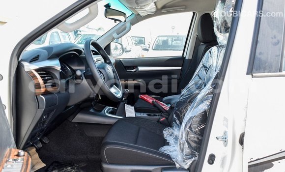 Acheter Import Voiture Toyota Hilux Blanc à Import - Dubai, Zambie Acheter Import Voiture Toyota Hilux Blanc à Import - Dubai, Zambie