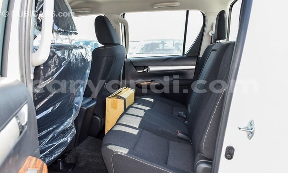 Acheter Import Voiture Toyota Hilux Blanc à Import - Dubai, Zambie Acheter Import Voiture Toyota Hilux Blanc à Import - Dubai, Zambie