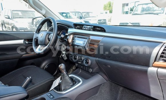 Acheter Import Voiture Toyota Hilux Blanc à Import - Dubai, Zambie Acheter Import Voiture Toyota Hilux Blanc à Import - Dubai, Zambie