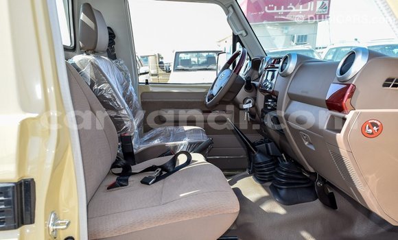 Acheter Import Voiture Toyota Land Cruiser Beige à Import - Dubai, Zambie Acheter Import Voiture Toyota Land Cruiser Beige à Import - Dubai, Zambie