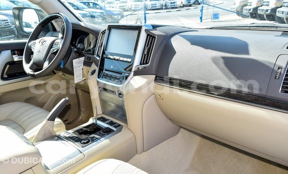 Acheter Import Voiture Toyota Land Cruiser Blanc à Import - Dubai, Zambie Acheter Import Voiture Toyota Land Cruiser Blanc à Import - Dubai, Zambie
