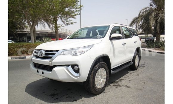 Nunua Imported Toyota Fortuner Nyeupe Gari ndani ya Import - Dubai nchini Zambia Nunua Imported Toyota Fortuner Nyeupe Gari ndani ya Import - Dubai nchini Zambia