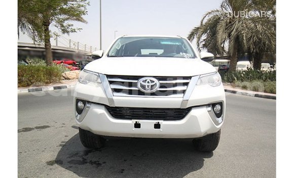Nunua Imported Toyota Fortuner Nyeupe Gari ndani ya Import - Dubai nchini Zambia Nunua Imported Toyota Fortuner Nyeupe Gari ndani ya Import - Dubai nchini Zambia