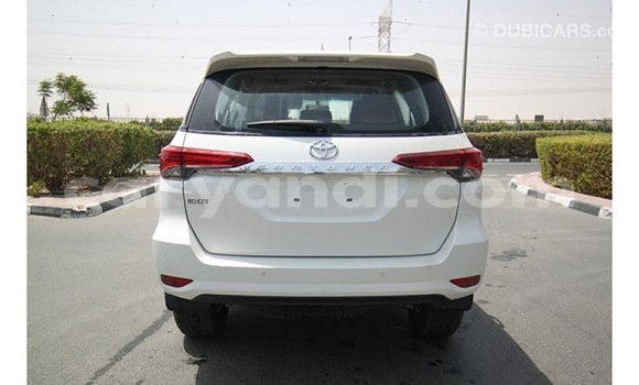 Nunua Imported Toyota Fortuner Nyeupe Gari ndani ya Import - Dubai nchini Zambia Nunua Imported Toyota Fortuner Nyeupe Gari ndani ya Import - Dubai nchini Zambia