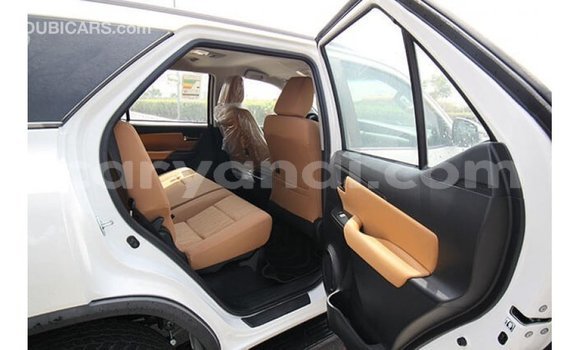 Nunua Imported Toyota Fortuner Nyeupe Gari ndani ya Import - Dubai nchini Zambia Nunua Imported Toyota Fortuner Nyeupe Gari ndani ya Import - Dubai nchini Zambia