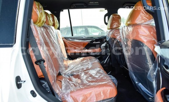 Acheter Import Voiture Lexus LX Blanc à Import - Dubai, Zambie Acheter Import Voiture Lexus LX Blanc à Import - Dubai, Zambie