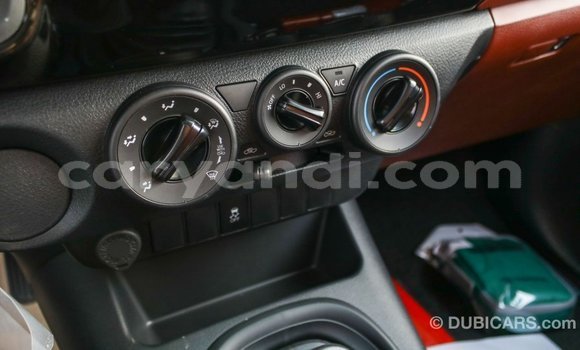 Acheter Import Voiture Toyota Hilux Blanc à Import - Dubai, Zambie Acheter Import Voiture Toyota Hilux Blanc à Import - Dubai, Zambie