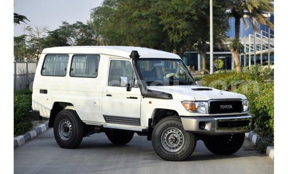 Buy Import Toyota Land Cruiser White Car in Import - Dubai in Zambia Buy Import Toyota Land Cruiser White Car in Import - Dubai in Zambia