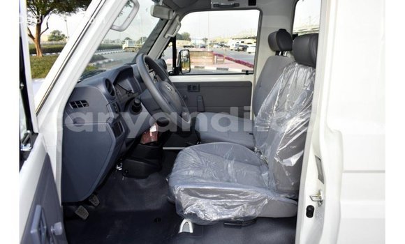 Buy Import Toyota Land Cruiser White Car in Import - Dubai in Zambia Buy Import Toyota Land Cruiser White Car in Import - Dubai in Zambia