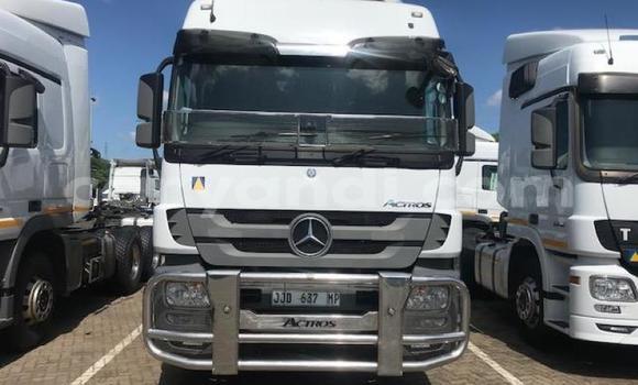 Tenga Tsaru Mercedes–Benz 2644 Chena Rori in Chingola in Zambia Tenga Tsaru Mercedes–Benz 2644 Chena Rori in Chingola in Zambia