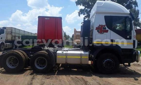 Nunua Ilio tumika Iveco CURSOR Nyeupe Lori ndani ya Livingstone nchini Zambia Nunua Ilio tumika Iveco CURSOR Nyeupe Lori ndani ya Livingstone nchini Zambia