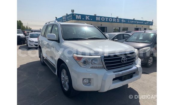 Nunua Imported Toyota Land Cruiser Nyeupe Gari ndani ya Import - Dubai nchini Zambia Nunua Imported Toyota Land Cruiser Nyeupe Gari ndani ya Import - Dubai nchini Zambia