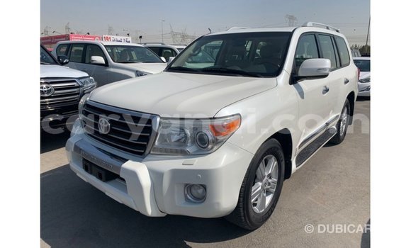 Nunua Imported Toyota Land Cruiser Nyeupe Gari ndani ya Import - Dubai nchini Zambia Nunua Imported Toyota Land Cruiser Nyeupe Gari ndani ya Import - Dubai nchini Zambia