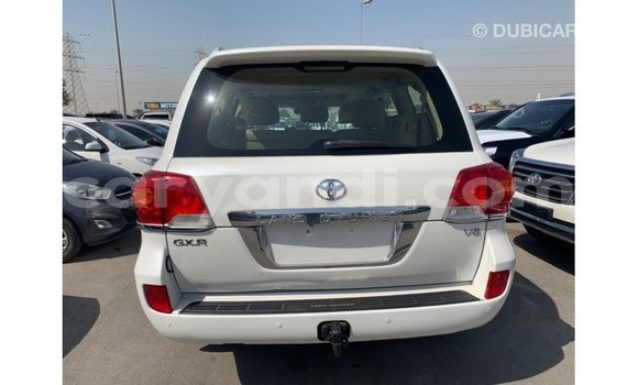 Nunua Imported Toyota Land Cruiser Nyeupe Gari ndani ya Import - Dubai nchini Zambia Nunua Imported Toyota Land Cruiser Nyeupe Gari ndani ya Import - Dubai nchini Zambia