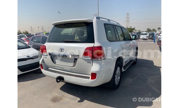 Nunua Imported Toyota Land Cruiser Nyeupe Gari ndani ya Import - Dubai nchini Zambia Nunua Imported Toyota Land Cruiser Nyeupe Gari ndani ya Import - Dubai nchini Zambia