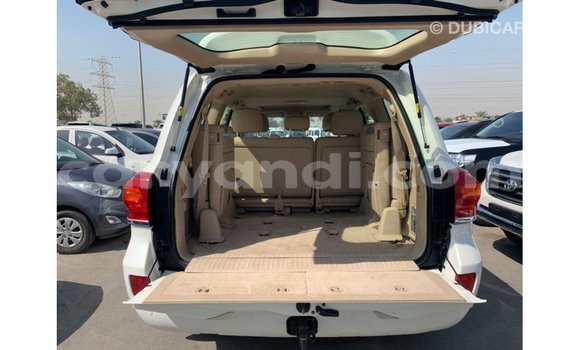 Nunua Imported Toyota Land Cruiser Nyeupe Gari ndani ya Import - Dubai nchini Zambia Nunua Imported Toyota Land Cruiser Nyeupe Gari ndani ya Import - Dubai nchini Zambia