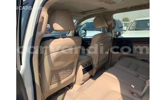 Nunua Imported Toyota Land Cruiser Nyeupe Gari ndani ya Import - Dubai nchini Zambia Nunua Imported Toyota Land Cruiser Nyeupe Gari ndani ya Import - Dubai nchini Zambia