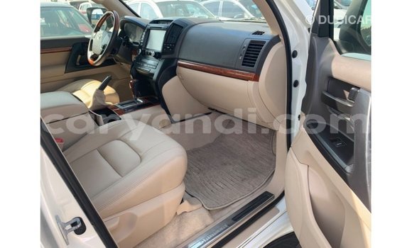 Nunua Imported Toyota Land Cruiser Nyeupe Gari ndani ya Import - Dubai nchini Zambia Nunua Imported Toyota Land Cruiser Nyeupe Gari ndani ya Import - Dubai nchini Zambia