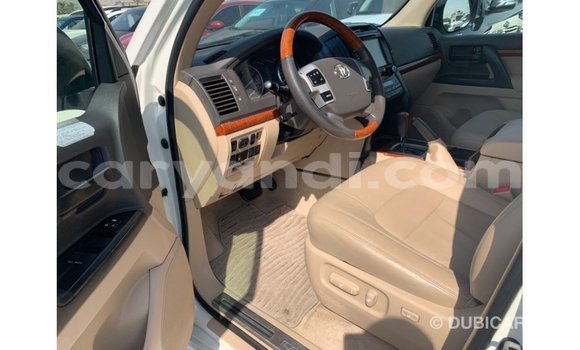 Nunua Imported Toyota Land Cruiser Nyeupe Gari ndani ya Import - Dubai nchini Zambia Nunua Imported Toyota Land Cruiser Nyeupe Gari ndani ya Import - Dubai nchini Zambia