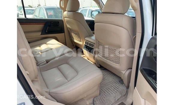 Nunua Imported Toyota Land Cruiser Nyeupe Gari ndani ya Import - Dubai nchini Zambia Nunua Imported Toyota Land Cruiser Nyeupe Gari ndani ya Import - Dubai nchini Zambia