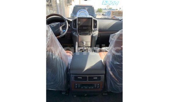 Buy Import Toyota Land Cruiser White Car in Import - Dubai in Zambia Buy Import Toyota Land Cruiser White Car in Import - Dubai in Zambia