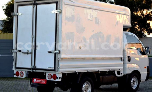 Buy Used Kia K7 White Car in Chipata in Zambia Buy Used Kia K7 White Car in Chipata in Zambia