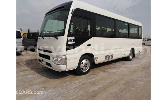 Nunua Imported Toyota Coaster Nyeupe Gari ndani ya Import - Dubai nchini Zambia Nunua Imported Toyota Coaster Nyeupe Gari ndani ya Import - Dubai nchini Zambia