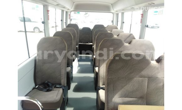 Nunua Imported Toyota Coaster Nyeupe Gari ndani ya Import - Dubai nchini Zambia Nunua Imported Toyota Coaster Nyeupe Gari ndani ya Import - Dubai nchini Zambia