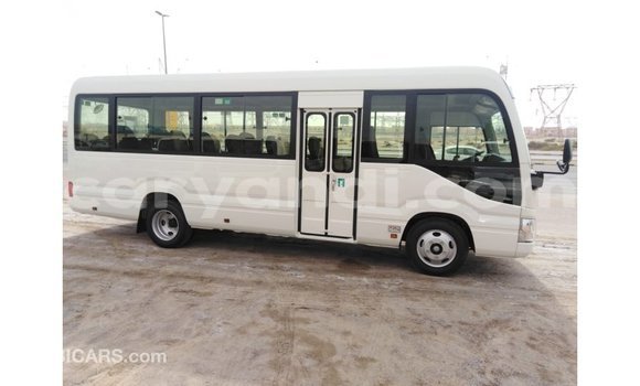 Nunua Imported Toyota Coaster Nyeupe Gari ndani ya Import - Dubai nchini Zambia Nunua Imported Toyota Coaster Nyeupe Gari ndani ya Import - Dubai nchini Zambia