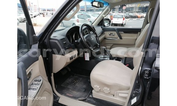 Acheter Import Voiture Mitsubishi Pajero Noir à Import - Dubai, Zambie Acheter Import Voiture Mitsubishi Pajero Noir à Import - Dubai, Zambie