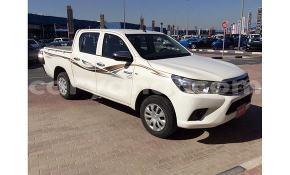 Acheter Import Voiture Toyota Hilux Blanc à Import - Dubai, Zambie Acheter Import Voiture Toyota Hilux Blanc à Import - Dubai, Zambie