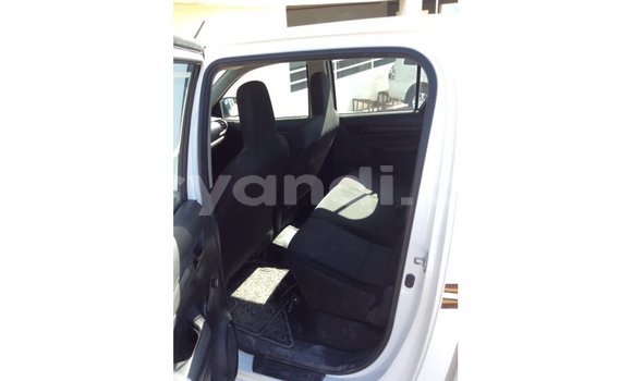 Acheter Import Voiture Toyota Hilux Blanc à Import - Dubai, Zambie Acheter Import Voiture Toyota Hilux Blanc à Import - Dubai, Zambie