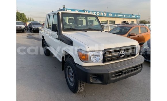 Acheter Import Voiture Toyota Land Cruiser Blanc à Import - Dubai, Zambie Acheter Import Voiture Toyota Land Cruiser Blanc à Import - Dubai, Zambie