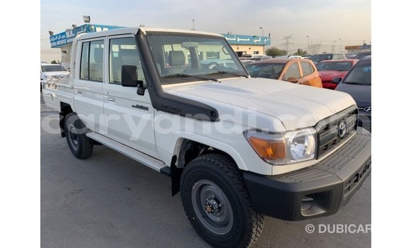 Acheter Import Voiture Toyota Land Cruiser Blanc à Import - Dubai, Zambie Acheter Import Voiture Toyota Land Cruiser Blanc à Import - Dubai, Zambie