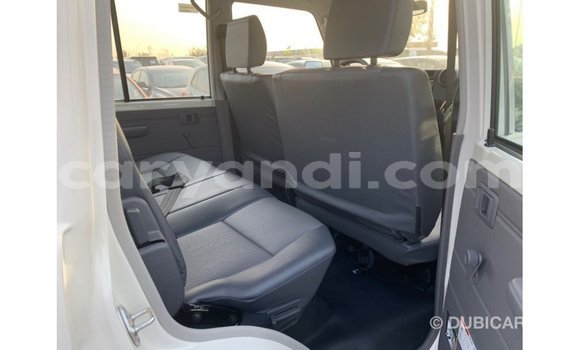 Acheter Import Voiture Toyota Land Cruiser Blanc à Import - Dubai, Zambie Acheter Import Voiture Toyota Land Cruiser Blanc à Import - Dubai, Zambie
