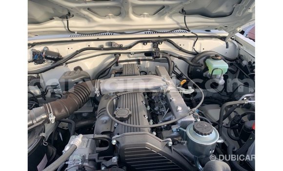 Acheter Import Voiture Toyota Land Cruiser Blanc à Import - Dubai, Zambie Acheter Import Voiture Toyota Land Cruiser Blanc à Import - Dubai, Zambie