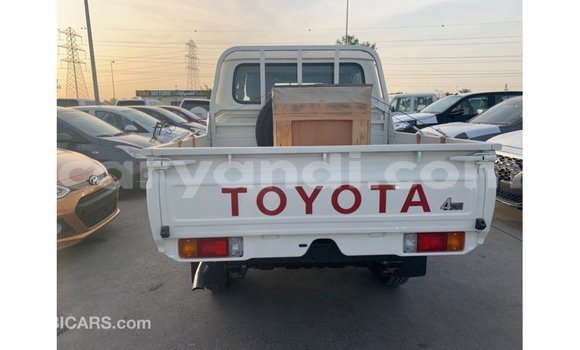 Acheter Import Voiture Toyota Land Cruiser Blanc à Import - Dubai, Zambie Acheter Import Voiture Toyota Land Cruiser Blanc à Import - Dubai, Zambie