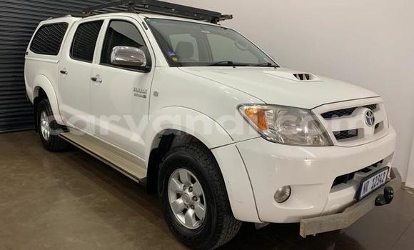 Nunua Ilio tumika Toyota Hilux Nyeupe Gari ndani ya Lusaka nchini Zambia Nunua Ilio tumika Toyota Hilux Nyeupe Gari ndani ya Lusaka nchini Zambia