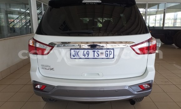 Acheter Occasion Voiture Isuzu MU-X Blanc à Livingstone, Zambie Acheter Occasion Voiture Isuzu MU-X Blanc à Livingstone, Zambie