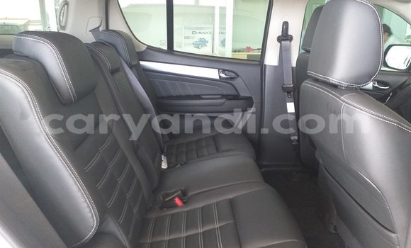 Acheter Occasion Voiture Isuzu MU-X Blanc à Livingstone, Zambie Acheter Occasion Voiture Isuzu MU-X Blanc à Livingstone, Zambie