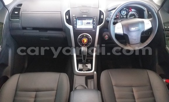 Acheter Occasion Voiture Isuzu MU-X Blanc à Livingstone, Zambie Acheter Occasion Voiture Isuzu MU-X Blanc à Livingstone, Zambie