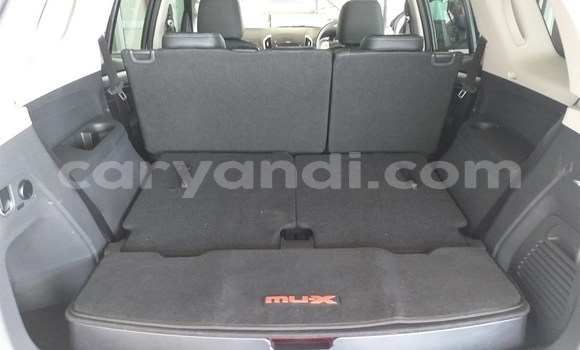 Acheter Occasion Voiture Isuzu MU-X Blanc à Livingstone, Zambie Acheter Occasion Voiture Isuzu MU-X Blanc à Livingstone, Zambie