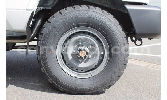 Acheter Import Voiture Toyota Land Cruiser Blanc à Import - Dubai, Zambie Acheter Import Voiture Toyota Land Cruiser Blanc à Import - Dubai, Zambie