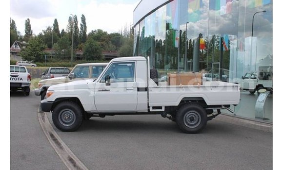 Buy Import Toyota Land Cruiser White Car in Import - Dubai in Zambia Buy Import Toyota Land Cruiser White Car in Import - Dubai in Zambia