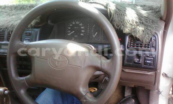 Nunua Ilio tumika Toyota Corolla Fedha Gari ndani ya Chipata nchini Zambia Nunua Ilio tumika Toyota Corolla Fedha Gari ndani ya Chipata nchini Zambia