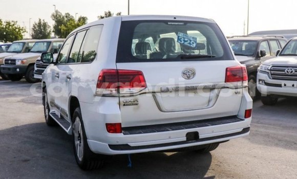 Acheter Import Voiture Toyota Land Cruiser Blanc à Import - Dubai, Zambie Acheter Import Voiture Toyota Land Cruiser Blanc à Import - Dubai, Zambie
