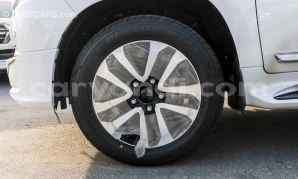 Acheter Import Voiture Toyota Land Cruiser Blanc à Import - Dubai, Zambie Acheter Import Voiture Toyota Land Cruiser Blanc à Import - Dubai, Zambie